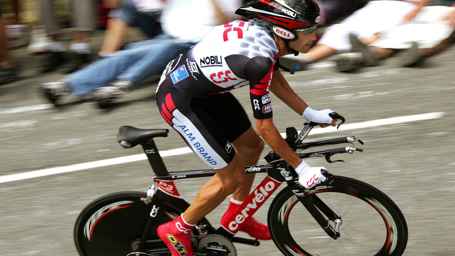 F1摩纳哥大奖赛起跑事故不断,赛道狭窄成为关键因素,f1摩纳哥比赛时间